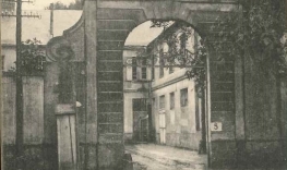 Rue du Château entrée du stade.jpg